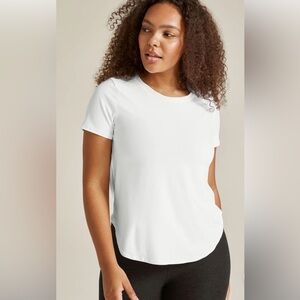 Beyond Yoga Featherweight on the down low tee